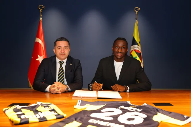 Fenerbahçe, 19 Yaşındaki Santrafor Sidiki Cherif'i Kadrosuna Kattı