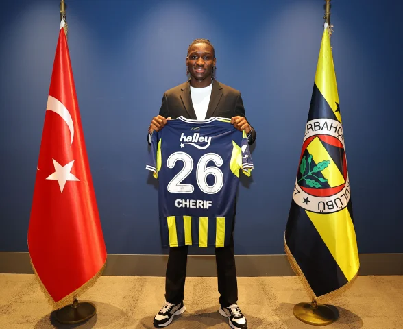 Fenerbahçe, 19 Yaşındaki Santrafor Sidiki Cherif'i Kadrosuna Kattı