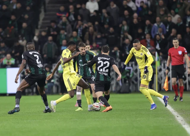 Fenerbahçe Asensio'nun golüyle devreyi önde kapattı!