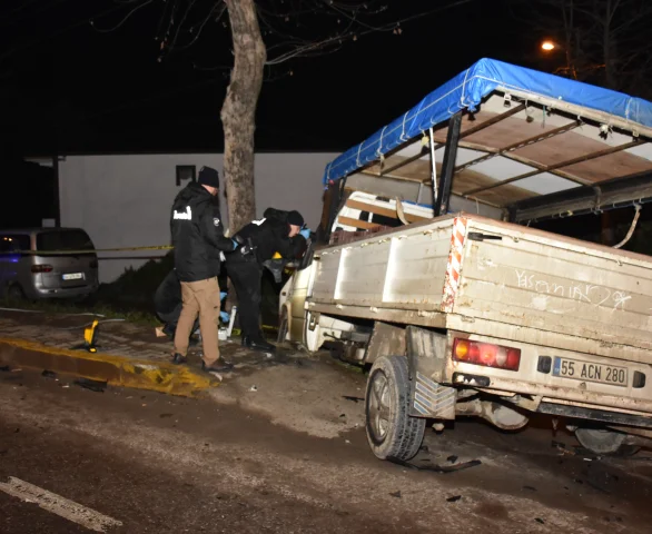 Kamyonetlerin çarpıştığı kaza esnasında fırlayan stepne 1 kişiyi yaraladı