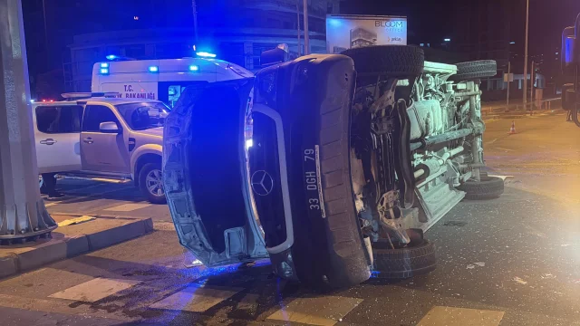 Mersin'de Hasta Taşıyan Ambulans Kazaya Yaptı