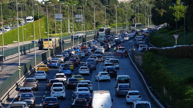 İstanbul'da sabah saatlerinde trafik yoğunluğu yüzde 62'ye çıktı