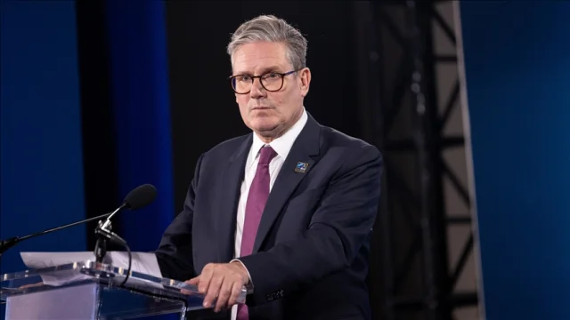 Epstein skandalı Starmer'ı sarsıyor: Mandelson krizi parti içi fırtına yarattı