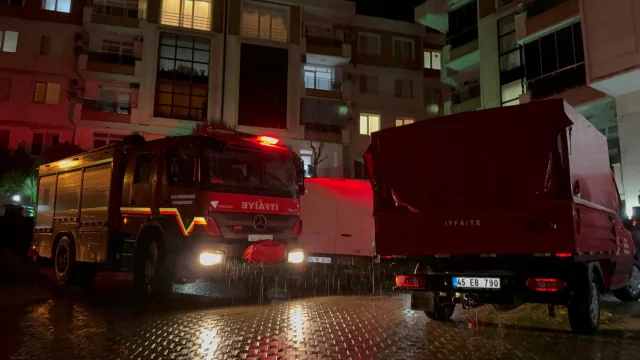 Manisa'da heyelan: Sitenin istinat duvarı çöktü