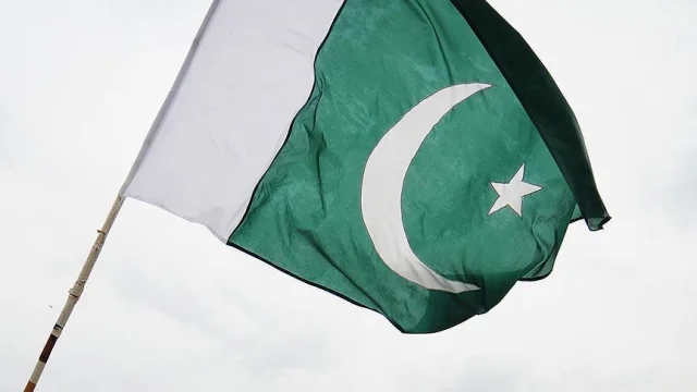 Pakistan'da cuma namazı sırasında patlama!