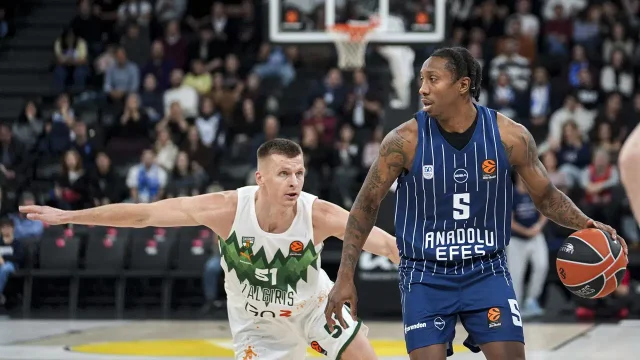 Anadolu Efes Zalgris'i 92-82 mağlup etti
