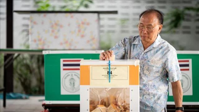 Tayland'da milyonlarca seçmen sandık başında