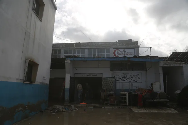 Suriye İdlib'te yaşanan sel felaketi hastaneyi vurdu
