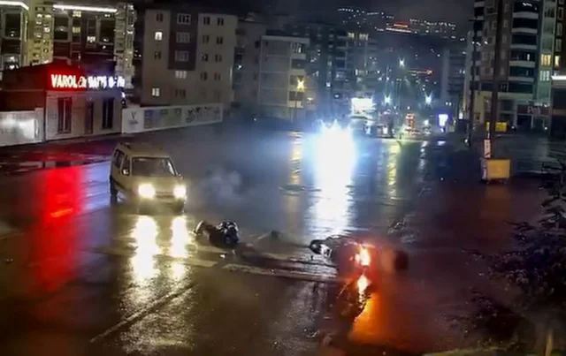 Samsun'da trafik kazası: Motosiklet ile hafif ticari araç çarpıştı