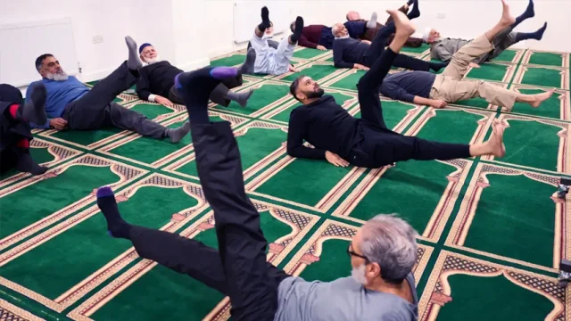 Camide pilates şaşkına çevirdi! Erkek öğrenciler, namazdan çıkıp derse yetişiyor 