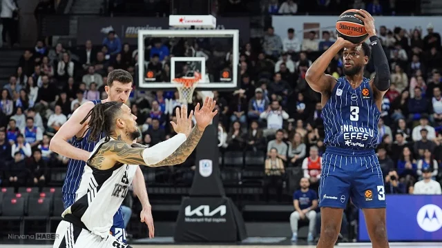 Anadolu Efes Virtus Bologna'yı 91-60 mağlup etti