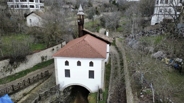 Safranbolu'da altından dere geçen cami görenleri şaşırtıyor!