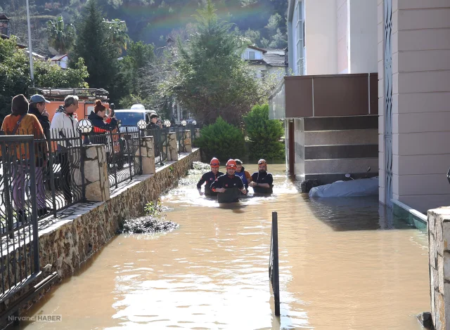 Alanya'da Dim Barajı taştı, yüzlerce kişi tahliye edildi!
