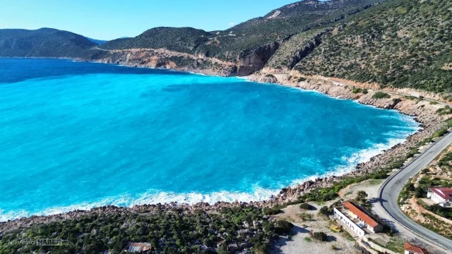 Kaputaş Plajı'nda görsel şölen: Yağış sonrası turkuaza büründü