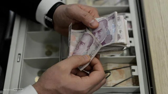 PTT'den emekliye 14 bin liraya varan nakit destek
