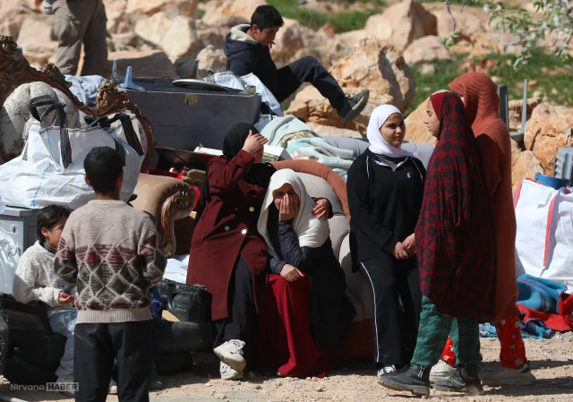İsrail güçleri El Halil'de 3 katlı binayı yıktı: 40 kişi evsiz kaldı