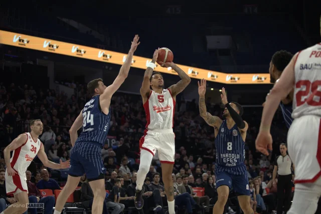 Anadolu Efes'ten net galibiyet: Bahçeşehir Koleji'ni 88-67 mağlup etti