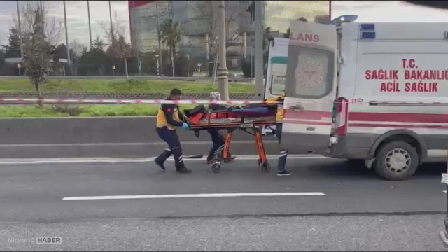 Bağcılar'da kamyonete otomobil çarptı: 1 kişi hayatını kaybetti