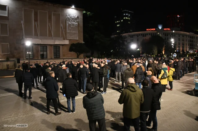 Arnavutluk’ta hükümet karşıtı protestolar büyüyor