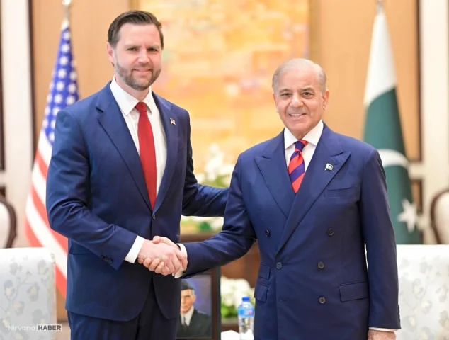 ABD heyeti masaya oturmadan önce Pakistan başbakanı ile görüştü