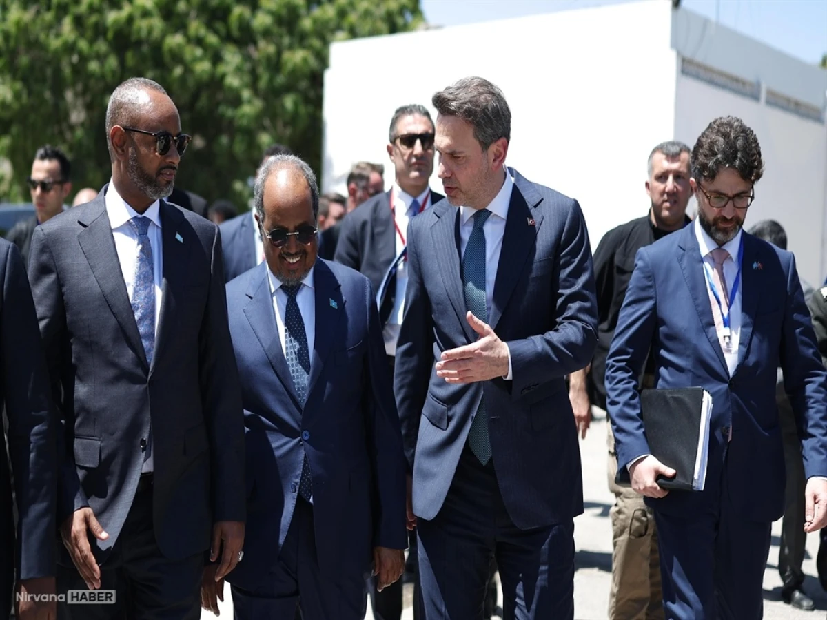 Türkiye'den tarihi adım! Bakan Bayraktar Somali'de açıkladı