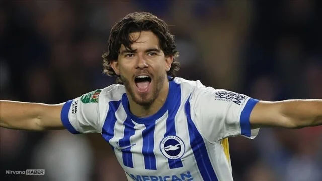 Milli Futbolcu Ferdi Kadıoğlu Brighton'da sezonun oyuncusu seçildi