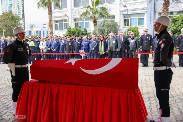 Mersin’de şehit polis için tören: Serkan Ünal son yolculuğuna uğurlandı