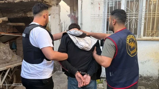 Vatandaşı korkutup paralarını dolandıranlara baskın: Onlarca şüpheli yakalandı