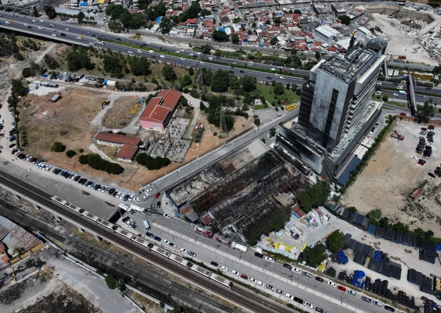 İzmir'de Yangın Sonrası Hastane Yeniden Faaliyette