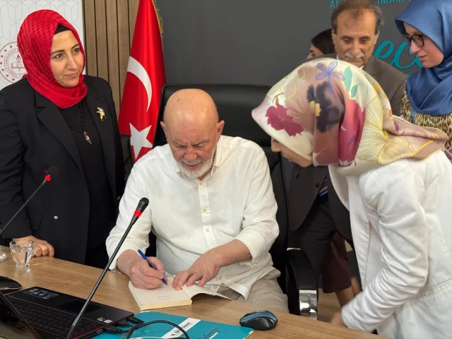 Edebiyat Dünyasının Duayeni Mustafa Kutlu Öğretmenlerle İstanbul'da Buluştu