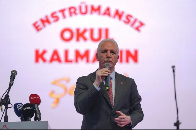 İstanbul'da Enstrümansız Okulların Çocuk Şenliği Coşkusu