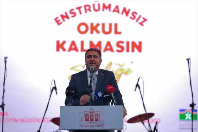 İstanbul'da Enstrümansız Okulların Çocuk Şenliği Coşkusu