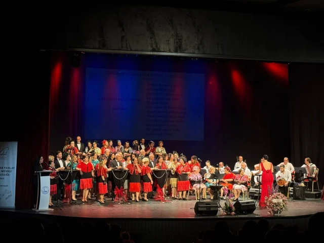 Üsküdar Vuslat Türk Müziği Topluluğu, Büyüleyen Bir Müzik Akşamı Sundu