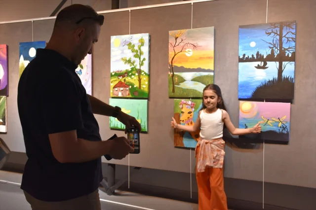 Trabzon’da Çocukların Sanat Eserleriyle Dolu Karma Sergi Sanatseverlerle Buluştu