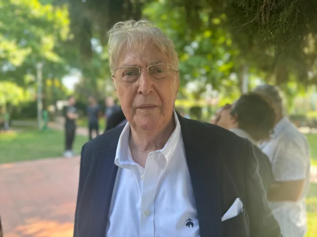 Türk Halk Müziğinin Bağlama Üstadı Mehmet Erenler Son Yolculuğuna Uğurlandı