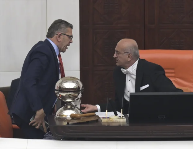 TBMM'de Gergin Oturum İYİ Parti Vekiline Kınama Getirdi