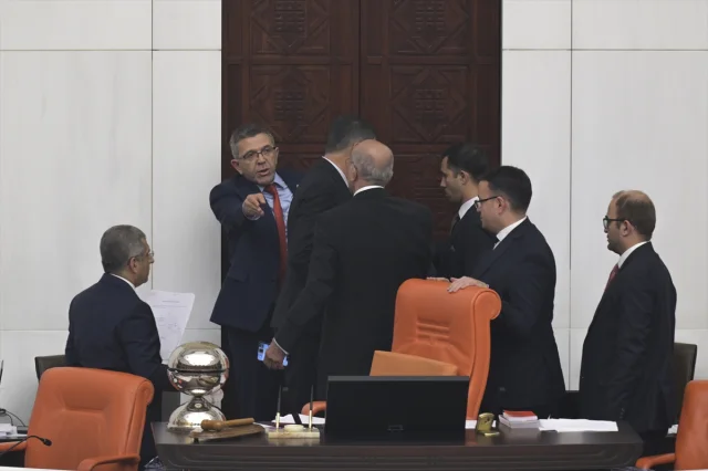 TBMM'de Gergin Oturum İYİ Parti Vekiline Kınama Getirdi