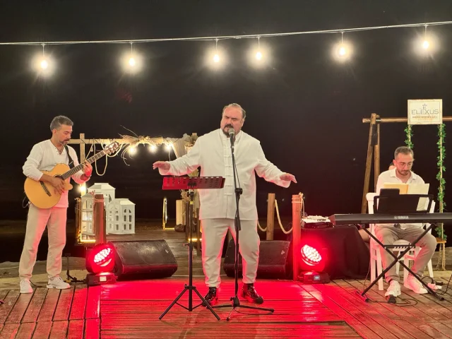 Gastronomiyi ve Müziği Buluşturan Etkinlik Ada'da İlgi Çekti