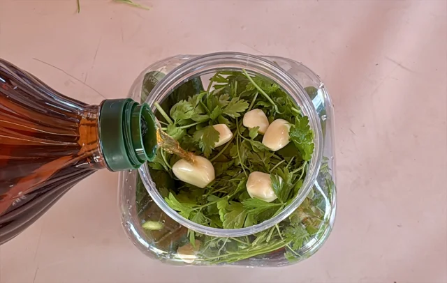 Kırşehirli Öğrenciler Gastronomi Serasında Turşu Yapmayı Deniyor