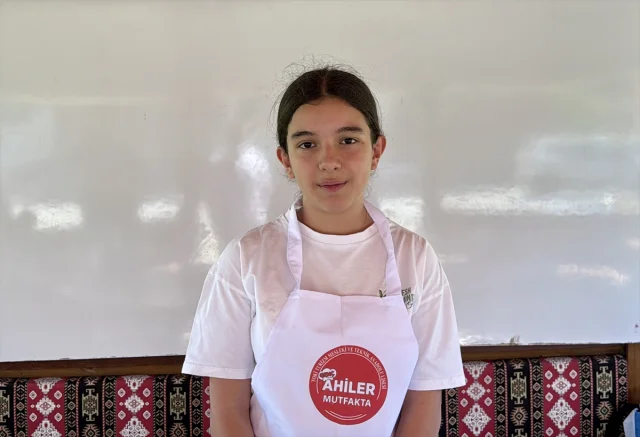 Kırşehirli Öğrenciler Gastronomi Serasında Turşu Yapmayı Deniyor