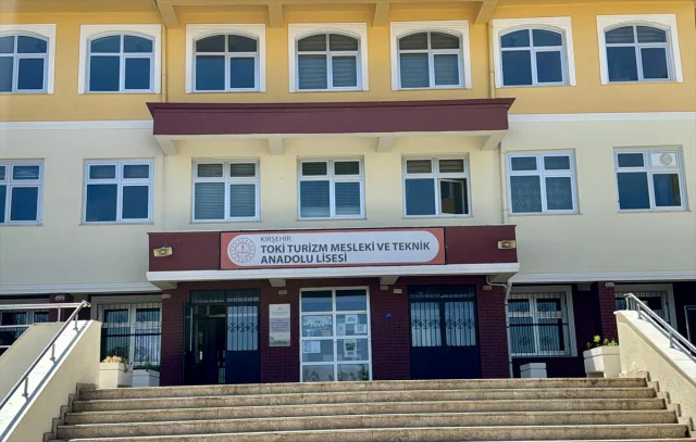 Kırşehirli Öğrenciler Gastronomi Serasında Turşu Yapmayı Deniyor