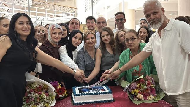 OMÜ'de Sanatın Büyüsü Öğrencilerin Mezuniyet Sergisinde Buluştu