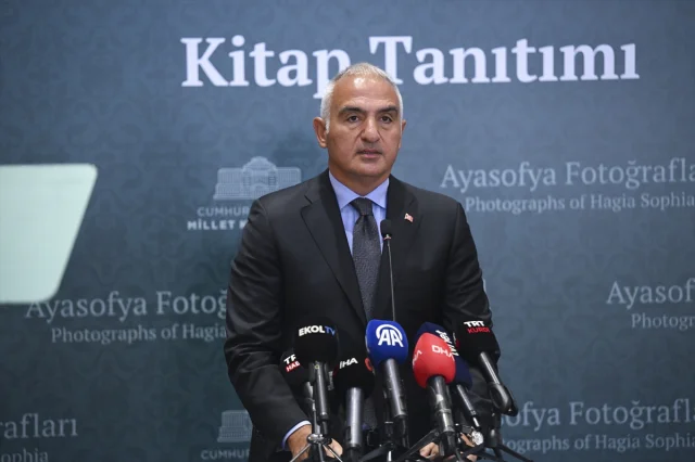 Ayasofya'nın Tarihi ve Estetik Zenginliği Fotoğraf Karelerin...