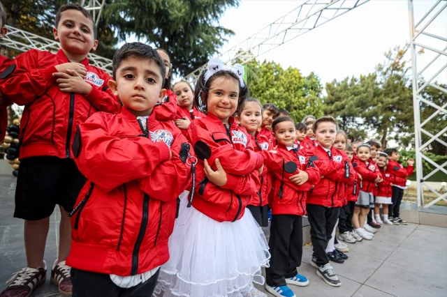 Bursalı Miniklerden TEKNOFEST Montlarıyla Savunma Sanayisi Klibi