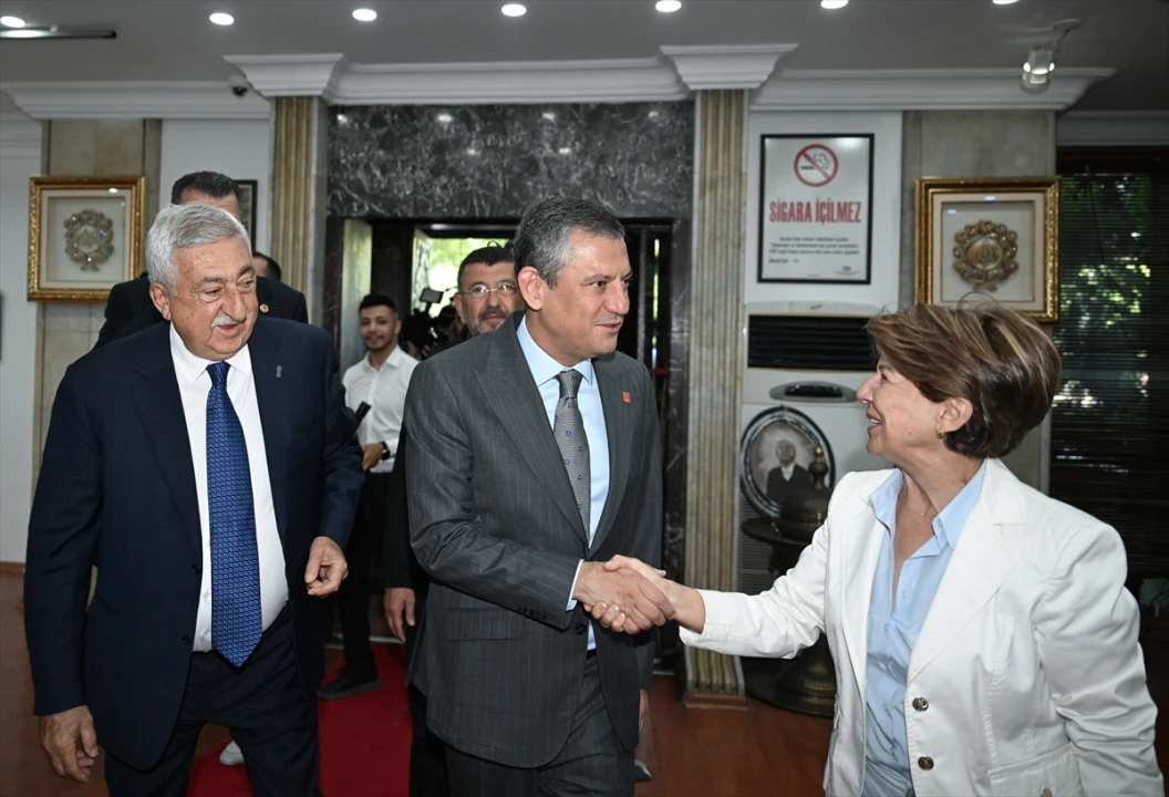 CHP Lideri Özgür Özel'den Esnafa Destek Çağrısı