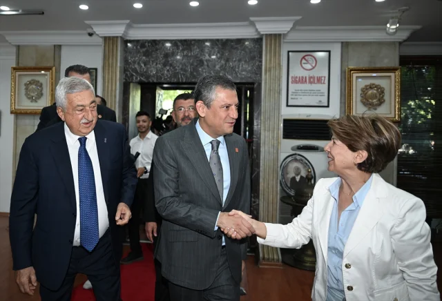 CHP Lideri Özgür Özel'den Esnafa Destek Çağrısı