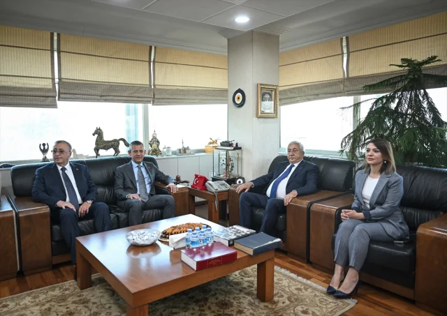 CHP Lideri Özgür Özel'den Esnafa Destek Çağrısı