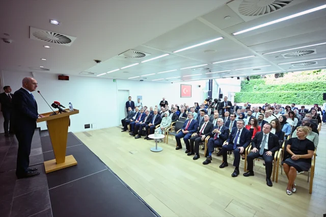 TBMM Başkanı Kurtulmuş Brüksel'de Türk Toplumunu Hedeflediği Güçlü Gelecekle Motive Etti