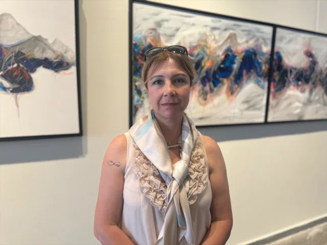 Kaotik Kentin Gölgesindeki Derin Manzaralar AKM Galeri'de Bu...