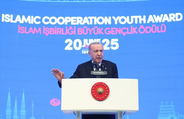 Cumhurbaşkanı Erdoğan İslam Dünyasının Birlik İçinde Olması Gerektiğini Vurguladı